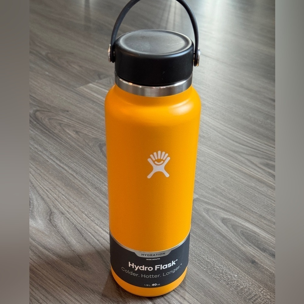 Hydro Flask 40 oz Wide Mouth. Color, orange. NWT hot/cold